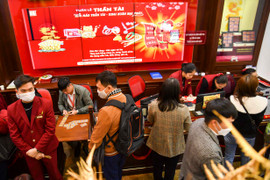 Xếp hàng mua vàng vía Thần Tài: Chủ yếu mua ít cầu may, chưa ai dám 'ôm' nhiều