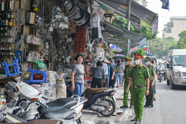 Hà Nội giành lại vỉa hè cho người đi bộ: Làm sao để không 'đánh trống bỏ dùi'?