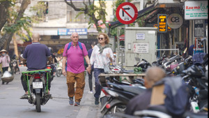 Hà Nội giành lại vỉa hè cho người đi bộ: Làm sao để không 'đánh trống bỏ dùi'?