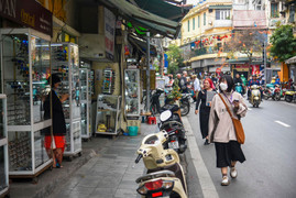 Hà Nội giành lại vỉa hè cho người đi bộ: Làm sao để không 'đánh trống bỏ dùi'?