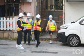 Cảnh sát đào bới bãi rác để tìm kiếm thi thể của người mẫu Hong Kong