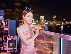 Cảnh sát đào bới bãi rác để tìm kiếm thi thể của người mẫu Hong Kong