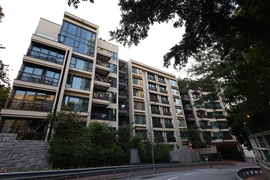 Cảnh sát đào bới bãi rác để tìm kiếm thi thể của người mẫu Hong Kong