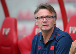 Bỏ tiền đạo giàu kinh nghiệm nhất, HLV Troussier tính toán mạo hiểm?