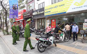 Cảnh kinh doanh hiếm có giữa 'chiến dịch' dẹp loạn vỉa hè ở Hà Nội