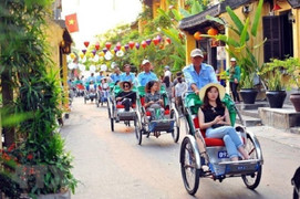 Trung Quốc mở tour tới Việt Nam từ hôm nay: DN đã có những đoàn khách đầu tiên