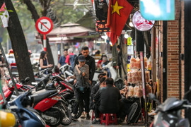 Cảnh kinh doanh hiếm có giữa 'chiến dịch' dẹp loạn vỉa hè ở Hà Nội