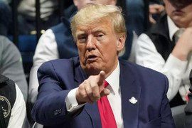 Hình ảnh ông Trump ra hầu toà