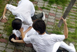 Dấu hiệu con đang bị bắt nạt, bạo lực học đường cha mẹ cần biết