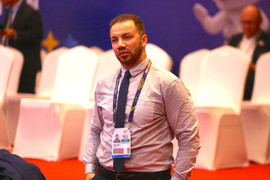 Chửi học trò thua VĐV Việt Nam, HLV Malaysia bị trọng tài đuổi