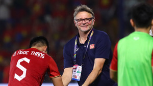 HLV Troussier tiếc bàn thua sớm, không trách Lương Duy Cương sai lầm