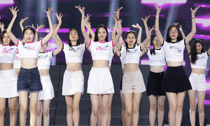 Hoa hậu Ý Nhi tinh khôi, quyến rũ với đầm trắng