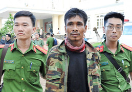 Thưởng nóng lực lượng truy bắt 3 kẻ bị truy nã vụ tấn công trụ sở xã ở Đắk Lắk