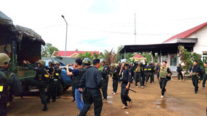 Thưởng nóng lực lượng truy bắt 3 kẻ bị truy nã vụ tấn công trụ sở xã ở Đắk Lắk