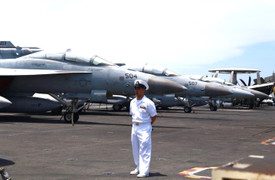 Thủy thủ tàu sân bay Mỹ trải nghiệm nấu món xứ Quảng, ăn bánh mì Việt 