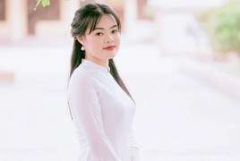 Đang đi làm công nhân, nữ sinh nhận tin thành thủ khoa khối C00