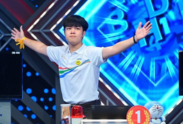 Đang đi làm công nhân, nữ sinh nhận tin thành thủ khoa khối C00