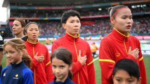 Xúc động khoảnh khắc lịch sử: Tuyển nữ Việt Nam lần đầu hát Quốc ca ở World Cup