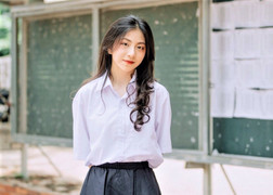 Đang đi làm công nhân, nữ sinh nhận tin thành thủ khoa khối C00