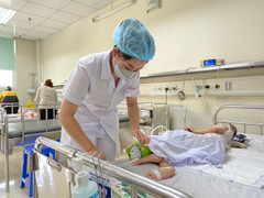 Giá dịch vụ y tế tăng gần bằng bệnh viện tư, chất lượng có tương đương?