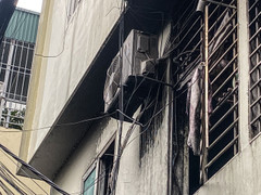 Toà chung cư mini tan hoang sau đám cháy khiến 54 người thương vong