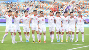 Chiêm ngưỡng siêu phẩm của Olympic Việt Nam: Quốc Việt sút xa tung lưới Mông Cổ