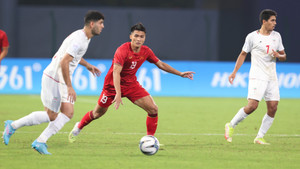 'Lão tướng' Iran ghi bàn sớm, Olympic Việt Nam gặp khó