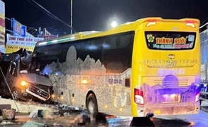 Xe khách tông ô tô 16 chỗ ở Đồng Nai: Thêm một nạn nhân tử vong