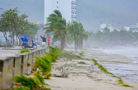 Tin bão số 4 ngày 8/10 và dự báo mưa dông, mưa lớn cục bộ ở Trung Bộ