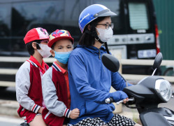 Muôn kiểu đón gió lạnh đầu mùa của người Hà Nội