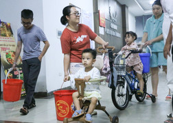 Mất nước gần nửa tháng, cư dân KĐT ở Hà Nội vẫn nhận hóa đơn cao gấp 6 lần