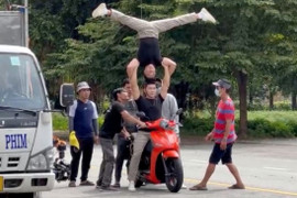 Chồng đầu lái xe trong clip quảng cáo, Quốc Cơ - Quốc Nghiệp xin lỗi khán giả