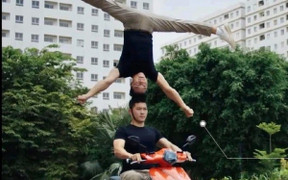 Chồng đầu lái xe trong clip quảng cáo, Quốc Cơ - Quốc Nghiệp xin lỗi khán giả