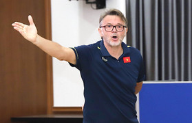 Tuyển Việt Nam vắng Quang Hải, HLV Troussier cần Văn Quyết