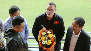 Tuyển Việt Nam vắng Quang Hải, HLV Troussier cần Văn Quyết