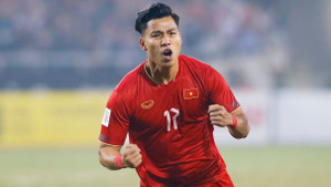 Tuyển Việt Nam vắng Quang Hải, HLV Troussier cần Văn Quyết