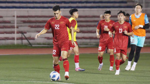 Tuyển Việt Nam vắng Quang Hải, HLV Troussier cần Văn Quyết