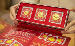 Chênh lệch giá mua - bán vàng lớn chưa từng có, người 'ôm' không dám thoát hàng