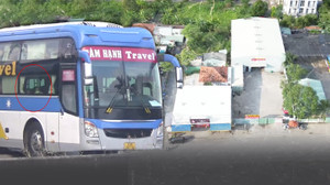 Chuyên gia chỉ cách xử lý 'xe dù, bến cóc' đang hoành hành ở TP.HCM