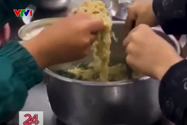 Hình ảnh bếp ăn trường vùng cao sau vụ '11 học sinh ăn 2 gói mì tôm chan cơm'