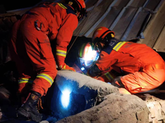 Động đất tại Trung Quốc: Số người thương vong tăng lên 137