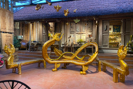 Cận cảnh ghế rồng dát vàng giá 2 tỷ đồng đón Tết Giáp Thìn 2024