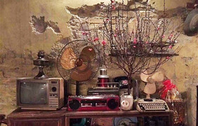 Dù đau nhức khắp người, mẹ già năm nào cũng tự trồng hoa Tết