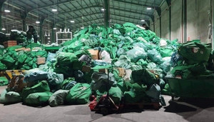 Chợ hoa Hà Nội đông nghẹt ngày giáp Tết, tấp nập mua bán suốt đêm