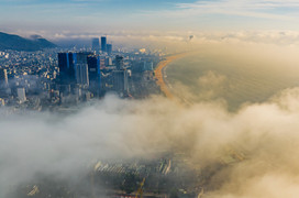 Sương mù giăng lối, người dân phố biển Quy Nhơn ngỡ đang ‘lạc bước’ Đà Lạt