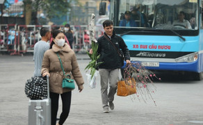 Chợ hoa Hà Nội đông nghẹt ngày giáp Tết, tấp nập mua bán suốt đêm