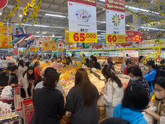 Chợ hoa Hà Nội đông nghẹt ngày giáp Tết, tấp nập mua bán suốt đêm