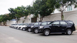 Chợ hoa Hà Nội đông nghẹt ngày giáp Tết, tấp nập mua bán suốt đêm