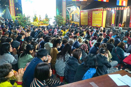 Khi Đức Phật khất thực ở nơi người dân oán hận nghĩ ngài gây nạn đói