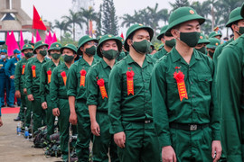 Xúc động lá đơn xin gác lại việc học, xung phong nhập ngũ của nữ sinh Ê-đê 